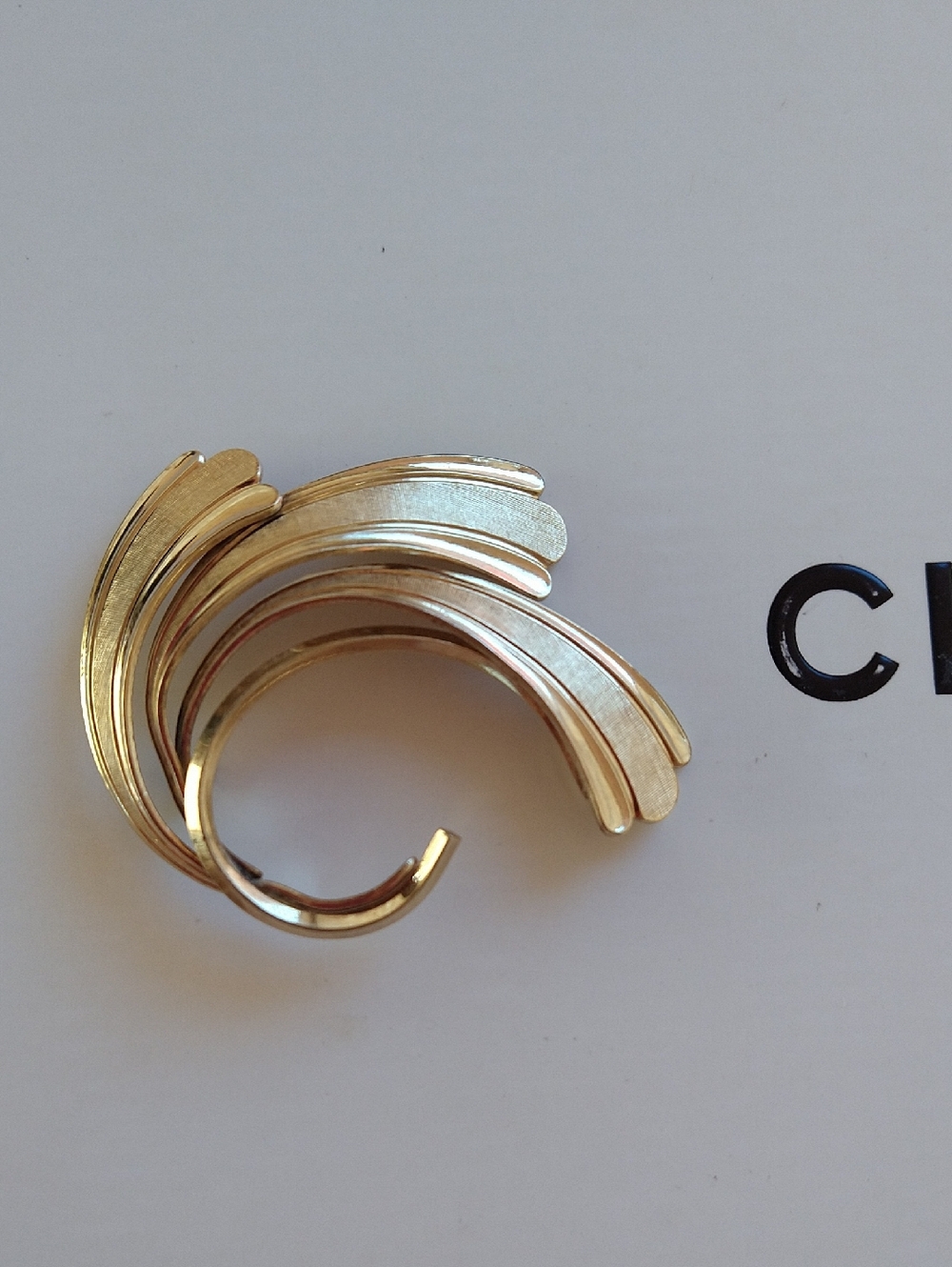 12k 1960's Vintage Brooch